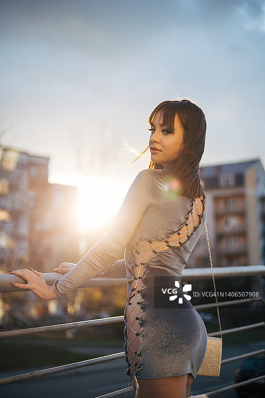 一位迷人美丽的女士图片素材