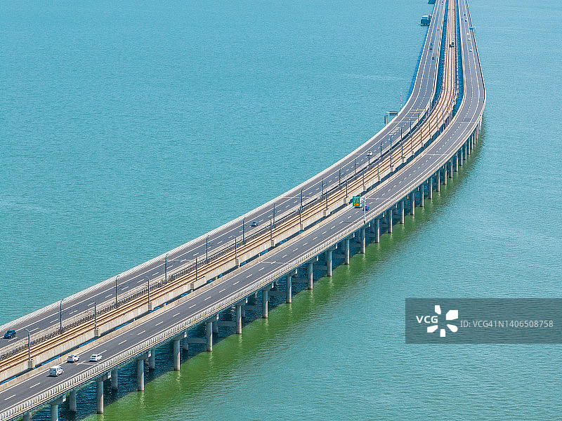 湖上的长桥图片素材