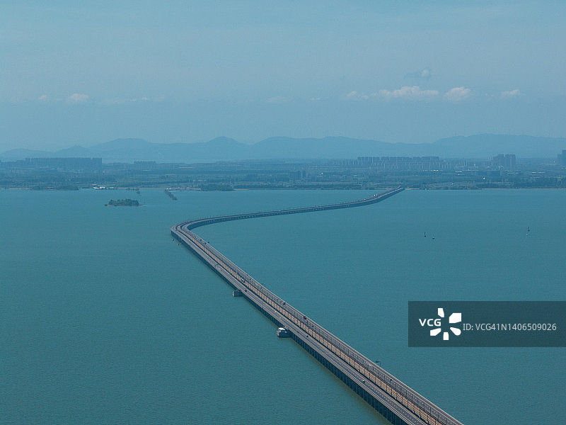 湖上的长桥图片素材