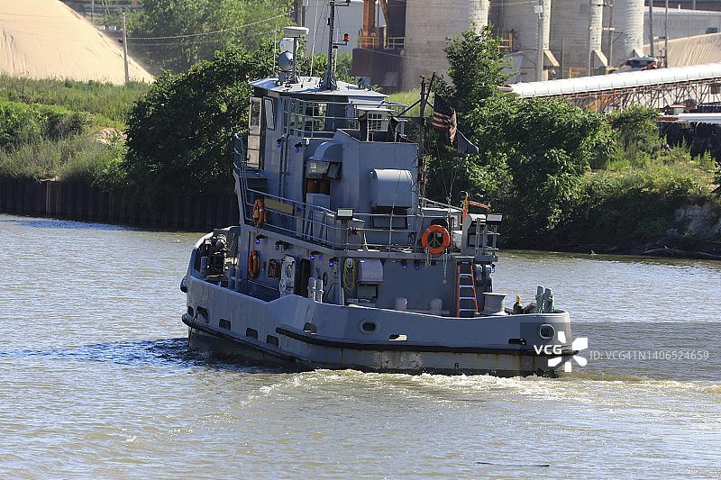河流上的拖船航海船只图片素材