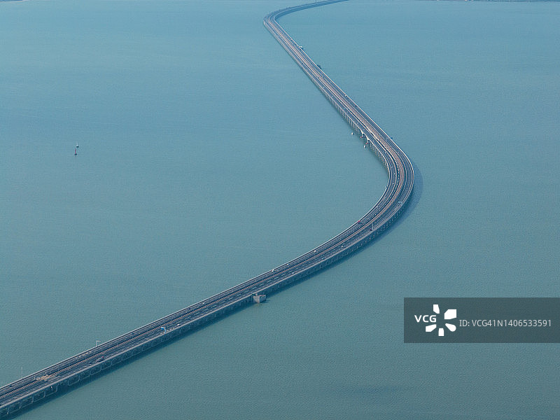 湖上的长桥图片素材