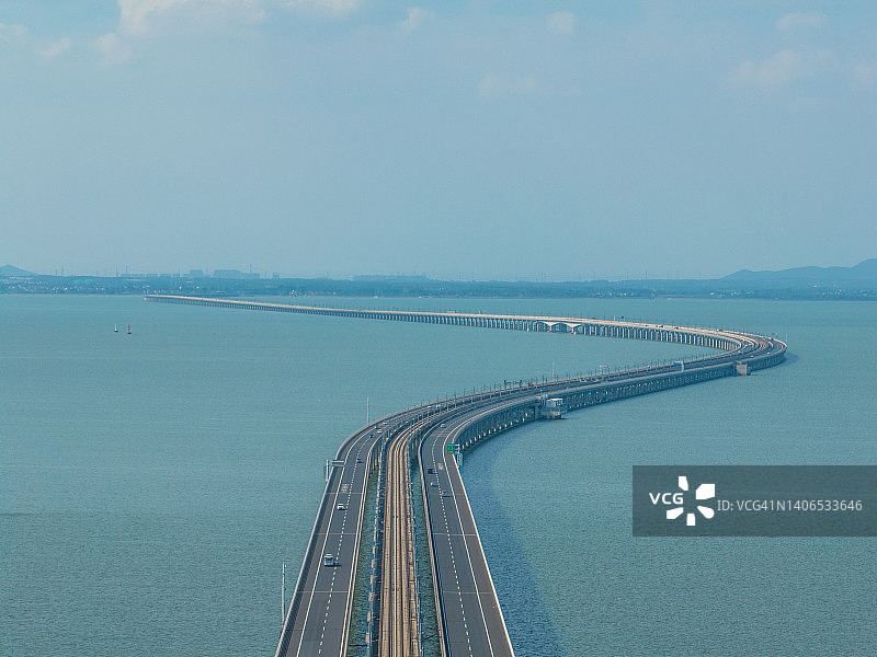 湖上的长桥图片素材