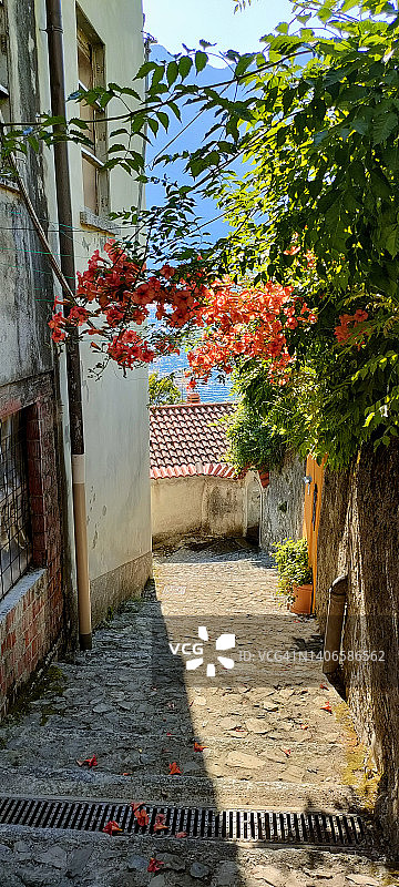 内索市靠近科莫湖的小巷图片素材