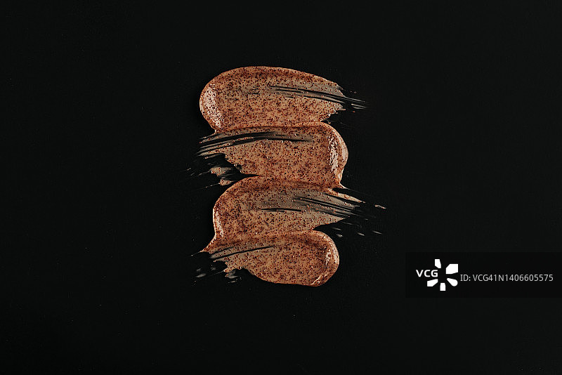 黑色背景上的金色纹理绘画图片素材