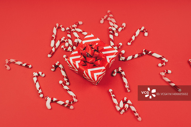 圣诞新年边框构图：假日玩具拐杖糖粉色图片素材