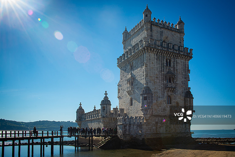 阳光下的贝伦塔图片素材