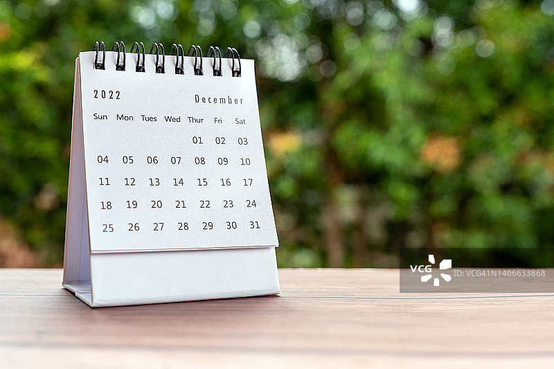 带有复制空间的2022年12月台历图片素材
