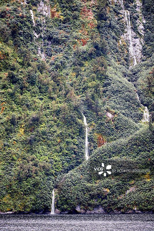疑峡湾的临时瀑布图片素材