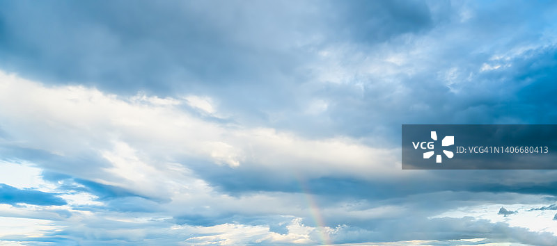 云彩与彩虹特写图片素材