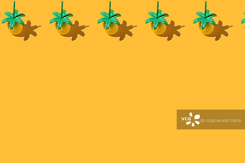 黄色菠萝造型塑料吸管杯图案背景图片素材