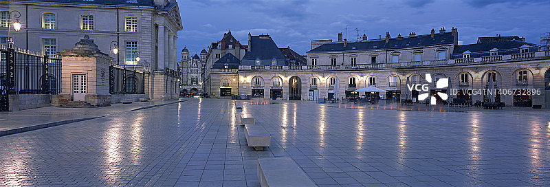 第戎的解放广场和圣米歇尔教堂图片素材