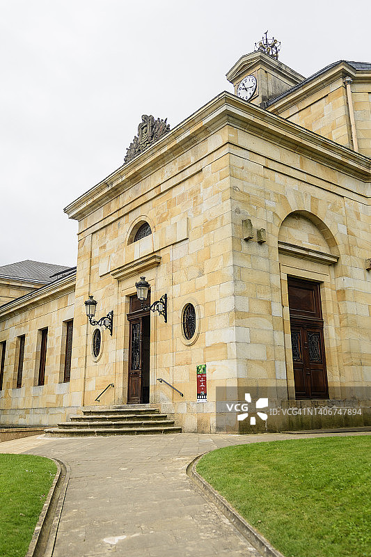 西班牙巴斯克地区格尔尼卡-卢莫的新古典主义比斯开议会大厦图片素材