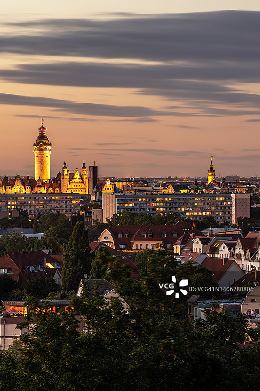 日落时分的莱比锡新市政厅（德国萨克森州）图片素材