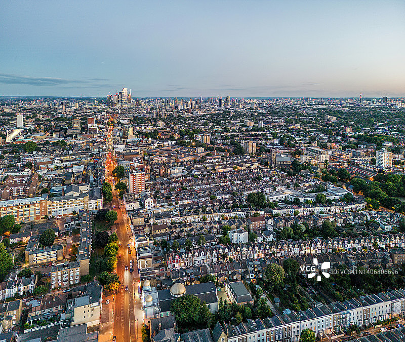 从无人机视角看伦敦，从斯托克纽因顿沿A10公路向南看图片素材