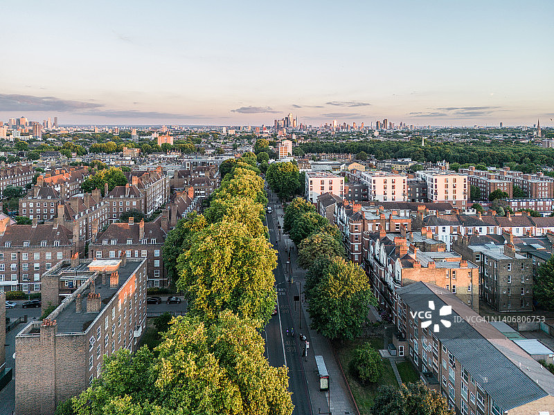 无人机视角下的伦敦，从斯坦福德山沿A10公路向南看图片素材