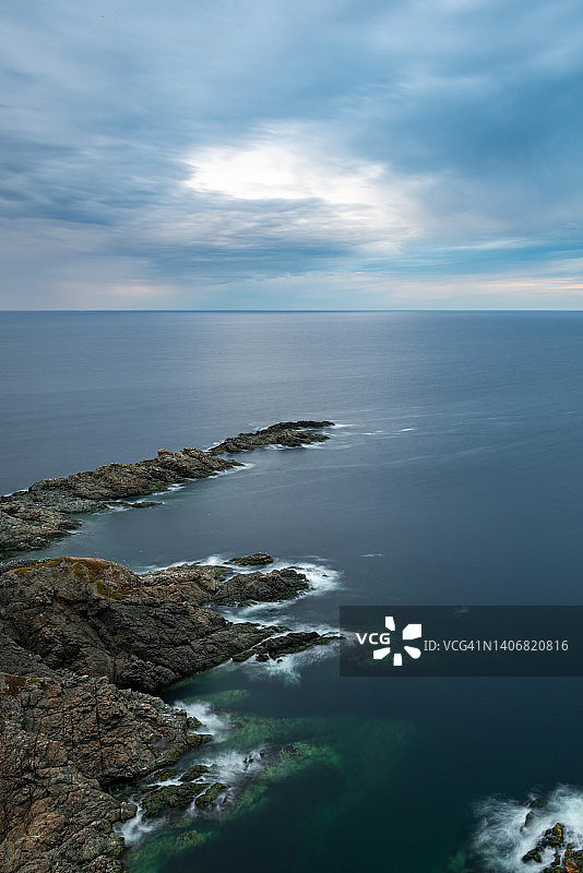 纽芬兰特威林盖特朗角灯塔，克罗角崎岖的的大西洋海岸线，加拿大图片素材