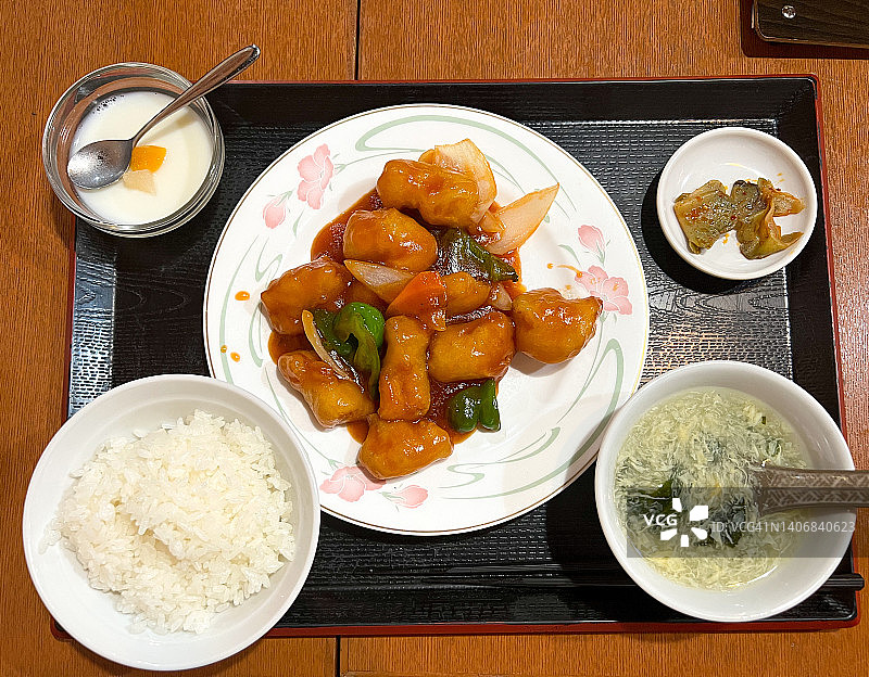 炸面包糠白肉鱼片配甜醋，日式套餐图片素材