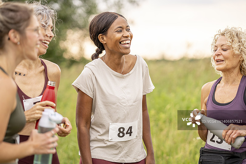 赛跑后补充水分图片素材