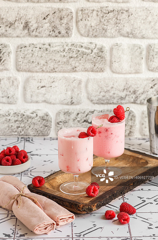 覆盆子鲜奶草莓奶昔图片素材