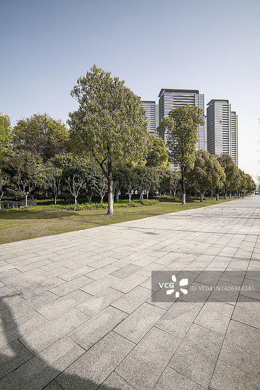 中国杭州商业区的空旷人行道图片素材