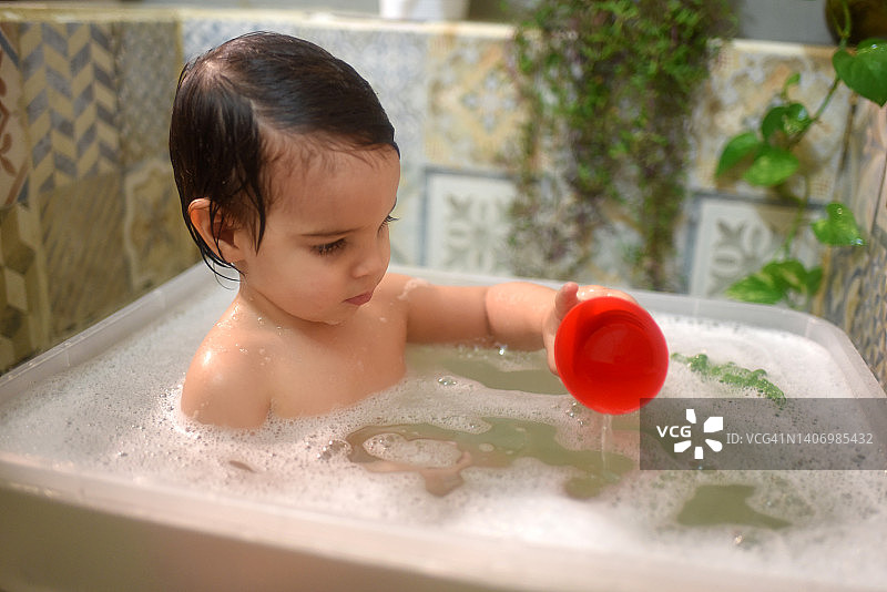 儿童热水浴图片素材