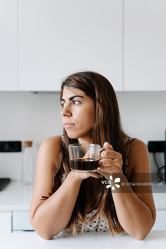 女人喝咖啡图片素材