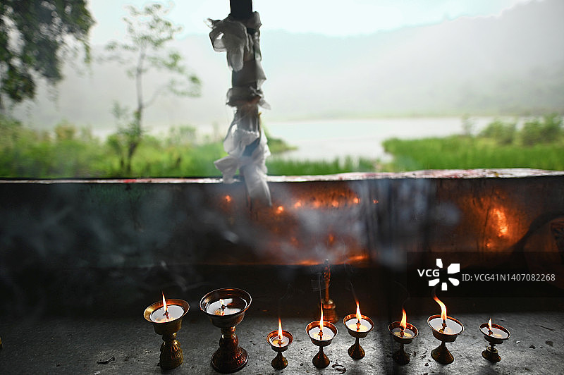 灯光营造的宁静氛围图片素材