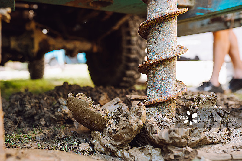 水资源钻探地下水水位研究的钻孔图片素材