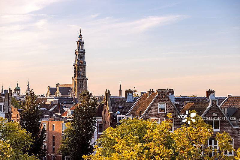 荷兰阿姆斯特丹天际线与西教堂图片素材