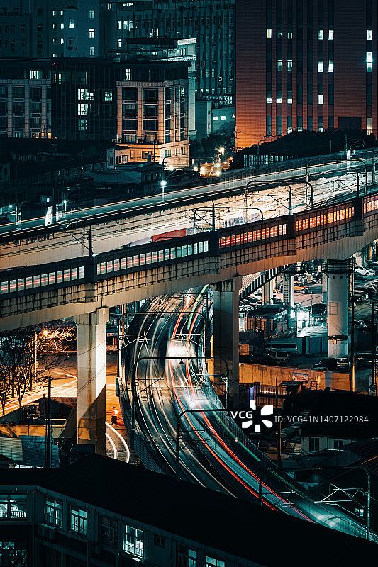 城市中的轻轨图片素材