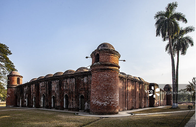 孟加拉国巴盖尔哈特清真寺城的六十穹顶清真寺图片素材