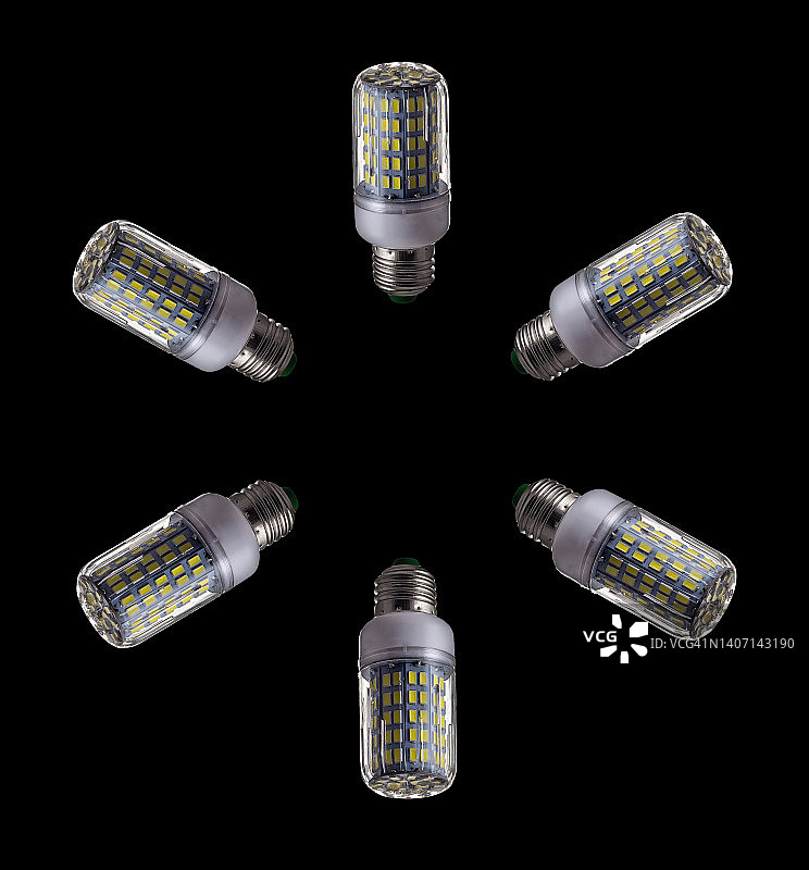 黑色背景下的LED灯泡形成一个圆圈图片素材