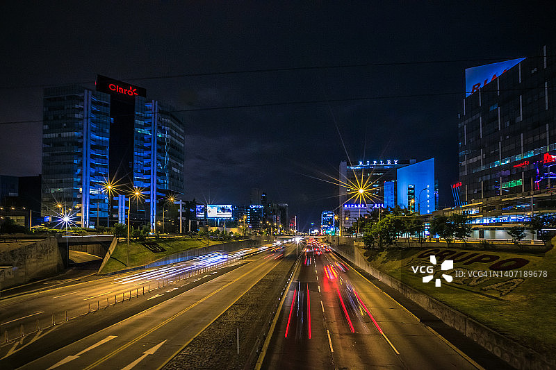 秘鲁利马圣伊西德罗区夜景图片素材