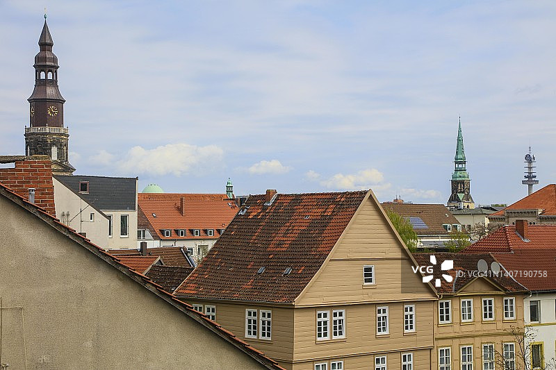 汉诺威卡伦贝格新城屋顶景观：圣约翰尼斯教堂和克鲁兹教堂图片素材