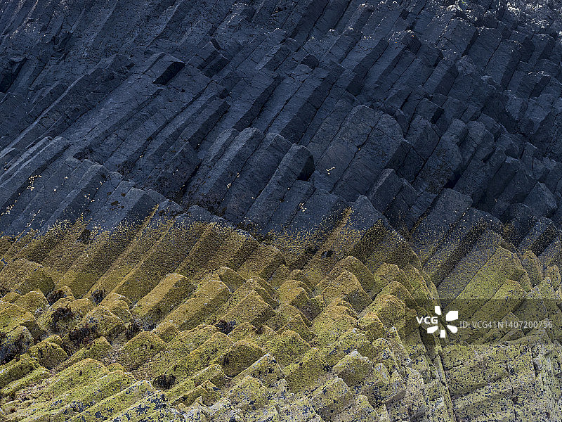 苏格兰斯塔法岛上的玄武岩岩石结构图片素材
