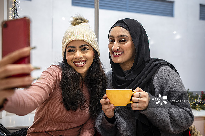 来张自拍吧图片素材