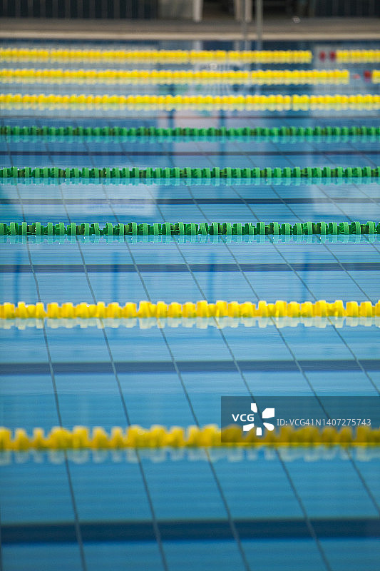 等待比赛的游泳池图片素材