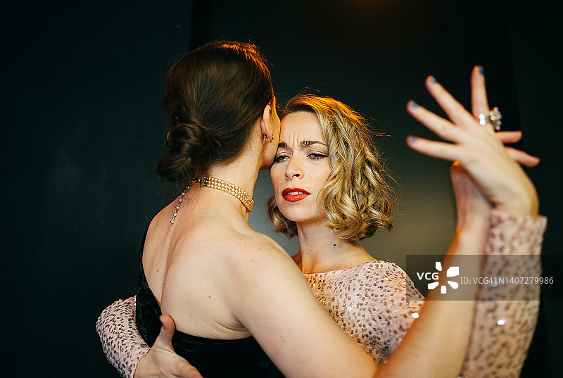 跳探戈的女人图片素材