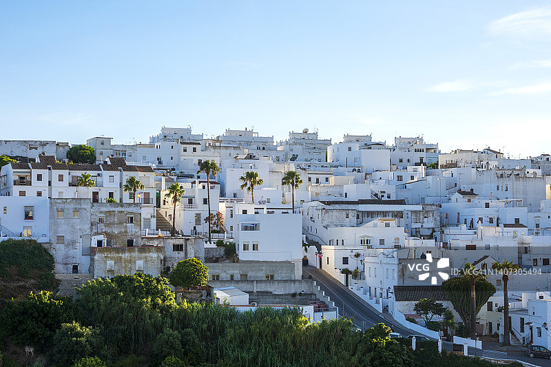 西班牙加的斯省，弗龙特拉小镇白色房屋图片素材