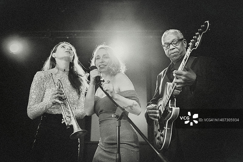 爵士乐队的现场音乐会图片素材