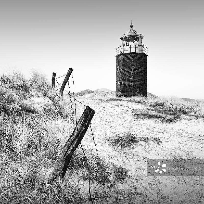 德国叙尔特岛坎彭附近的奎尔马肯灯塔，黑白照片图片素材