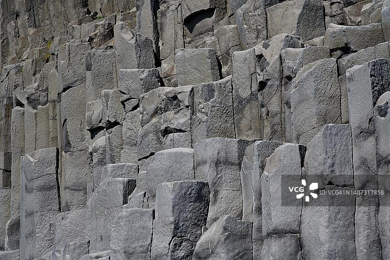 冰岛维克镇黑沙滩玄武岩柱特写图片素材