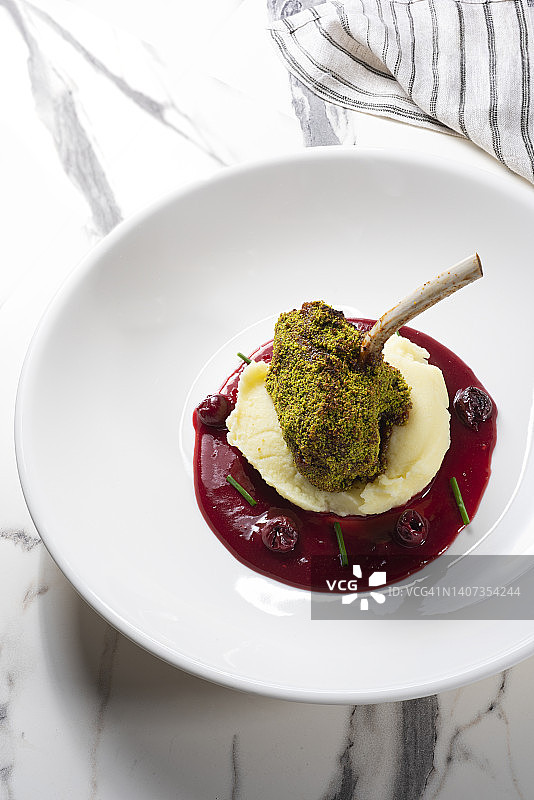 精致的羊排餐盘图片素材