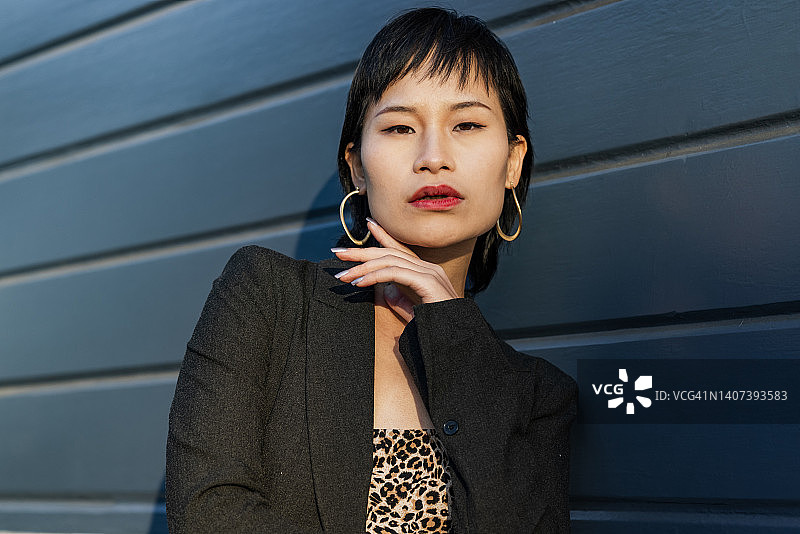 漂亮的亚洲女人肖像图片素材