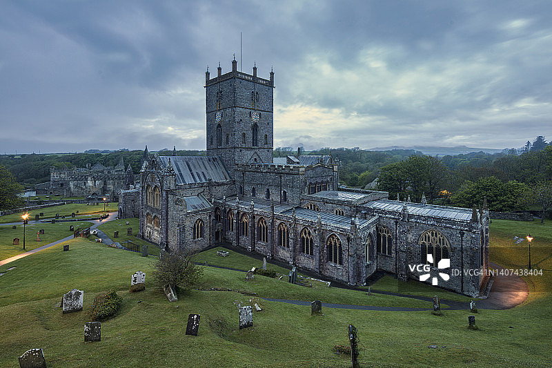 圣大卫教堂，位于英国西威尔士彭布罗克郡圣大卫斯图片素材