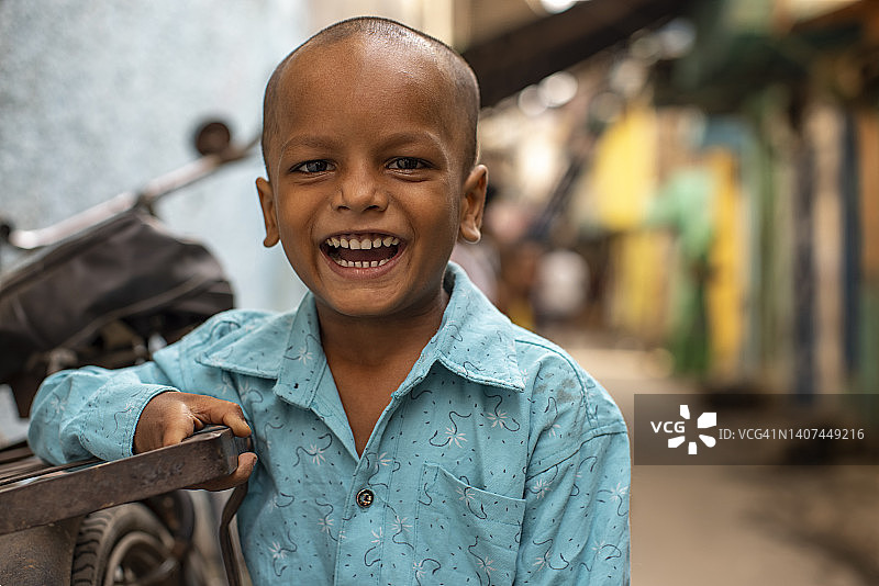 微笑男孩的画像图片素材