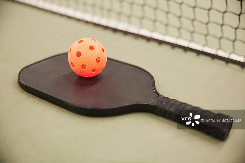 匹克球拍和球细节图片素材