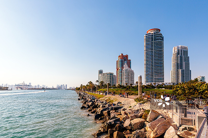 美国迈阿密南海滩海滨公寓楼图片素材