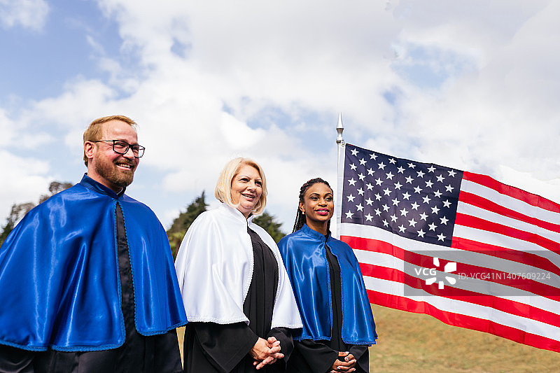毕业典礼上的教师图片素材