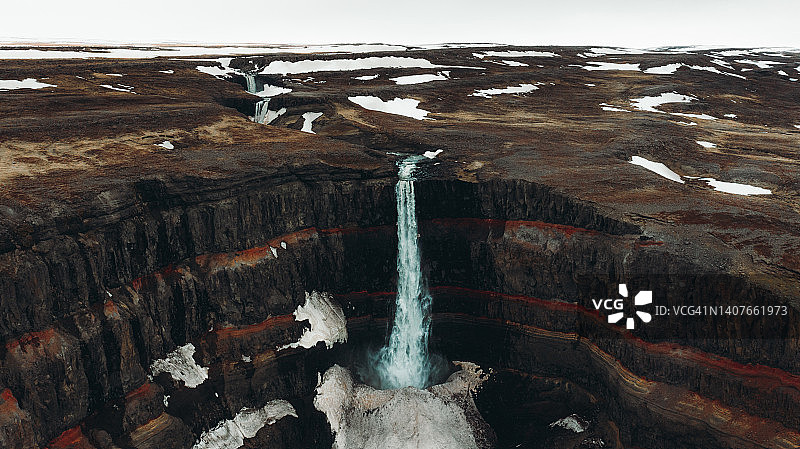 冰岛彩色峡谷隐秘巨型瀑布航拍图片素材